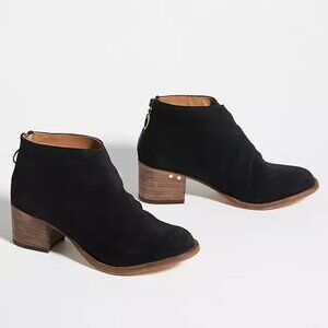 Beek Eaglet Heeled Suede Boots in Black US9